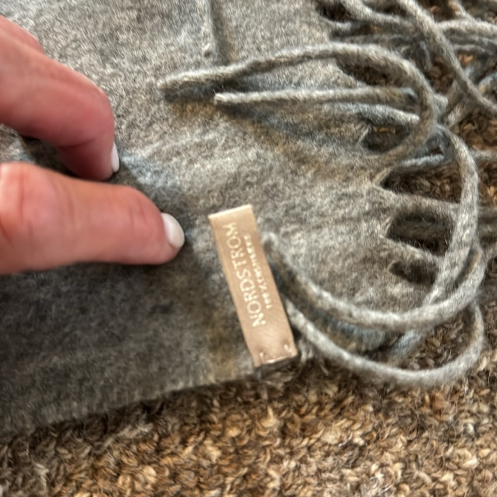 Cashmere wrap - Picture 3 of 4